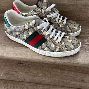 Gucci GG Bee Print Sneaker in Beige with Gold, Green and Red Accents